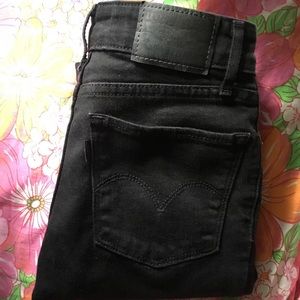 LEVIS washed black SIZE 24 mid rise
